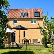 Gemütliches Ferienhaus mit großem Garten und Wassernähe b ...