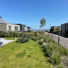 Chalet 'Windrose' mit Zaun und tollem Meerblick am IJsselmee ...