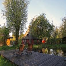 Red Hus-Reetdachkate mit Hundebadesee auf 4000qm eingezäunt ...