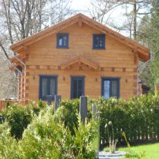 5 Sterne Blockhaus mit Sauna, Kamin,Terrasse, Grassdach usw.