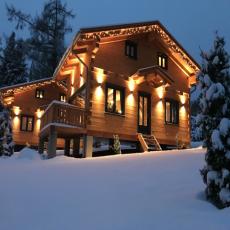 5 Sterne Blockhaus mit Sauna, Kamin,Terrasse, Grassdach usw.