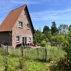  Landhaus aus 2016 auf 9.800 m² Naturgrundstück mit eigene ...