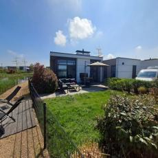 Chalet 'Land in Sicht' mit Zaun auf der Insel, top-ausgestat ...