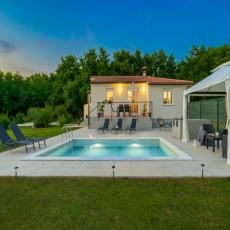 Wunderschöne Villa Tamara mit privatem Pool