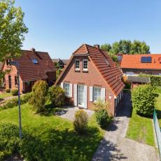 Freistehendes Ferienhaus mit Garten in Deichnähe in Nessmer ...