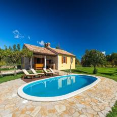 Wunderschönes Haus mit zwei Schlafzimmern und Pool im Zentr ...