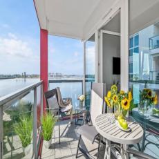 Mehr Meer geht nicht! Traumhafter Wasserblick vom Balkon, Be ...