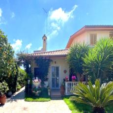 Gemütliches Meerhaus mit umzäuntem Garten nur 2,5 km vom S ...