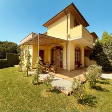 Reihenhaus mit eingezäuntem Garten, Pool und Meerblick 