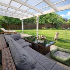 Ferienhaus mit Garten, 10 Minuten zufuss zum See, 