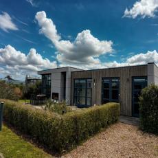 Stilvolles Chalet IJssel Lodge mit Zaun an der IJssel 