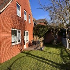  Erdgeschosswohnung mit Terrasse und Garten