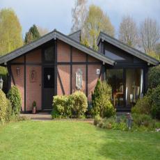 Freistehendes Ferienhaus mit großem Garten und viel Natur.